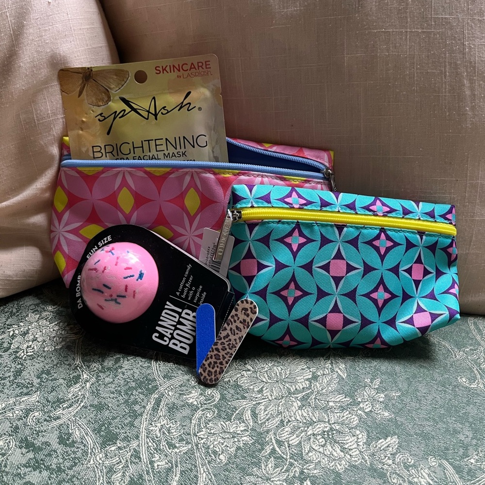 Clinique pouch bundle